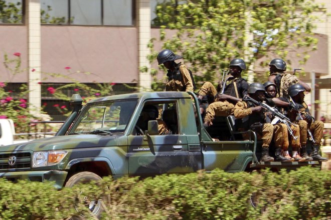 Burkina : le remaniement à la tête de l’armée, une nouvelle étape dans la lutte antiterroriste ?