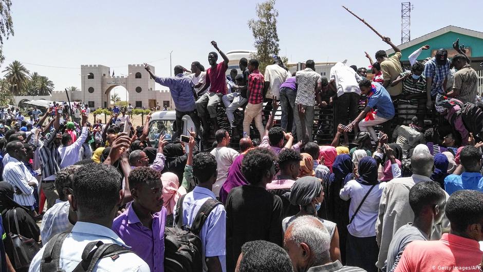 La rue exige la démission d’Omar el-Béchir