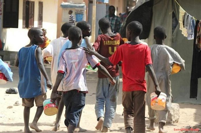 Kinshasa part en guerre contre la mendicité infantile